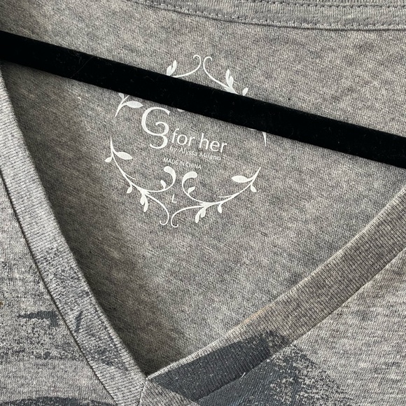 Women’s Chicago Cubs V-Neck Top - Picture 2 of 3